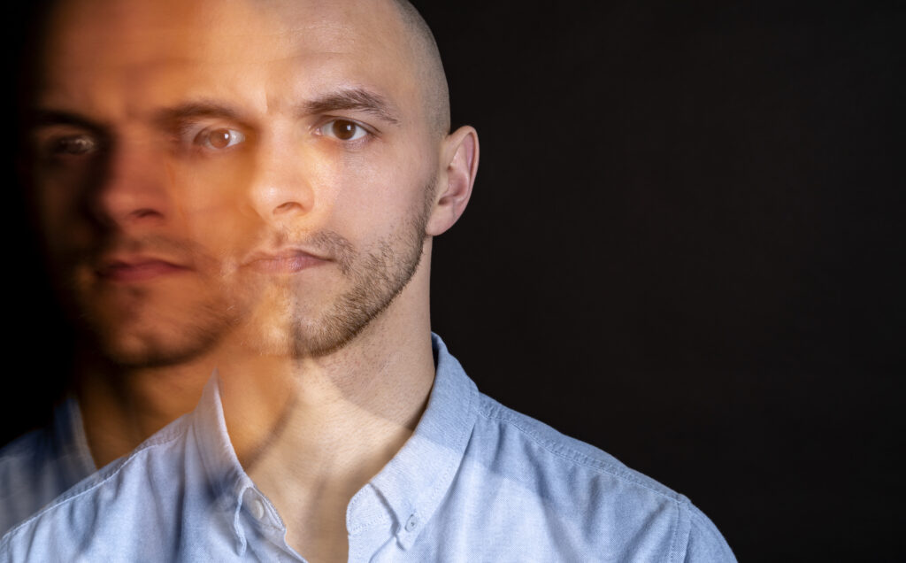 portrait-man-suffering-from-schizophrenia (4)