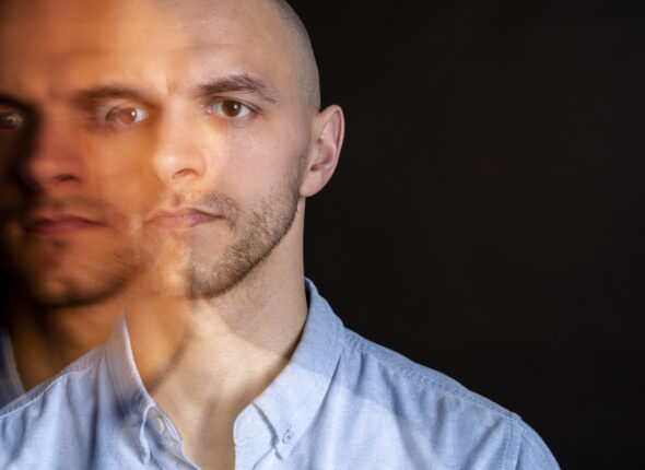portrait-man-suffering-from-schizophrenia (4)
